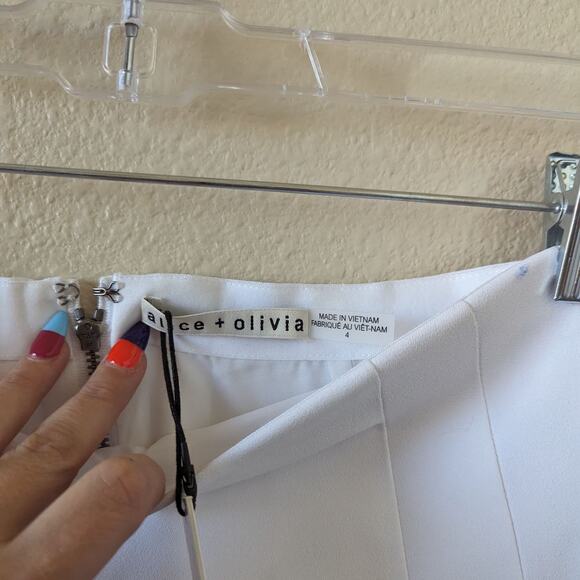 Alice + Olivia Semira Pleated White Mini Skirt NWT size 4 - Picture 4 of 7